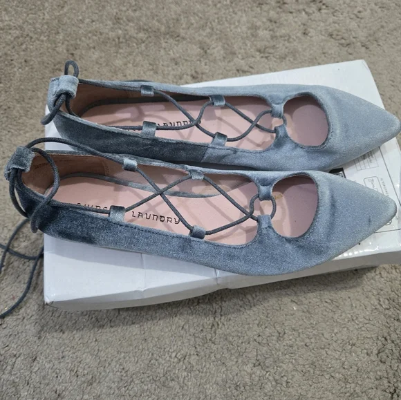 Women Shoes - Picture 7 of 8